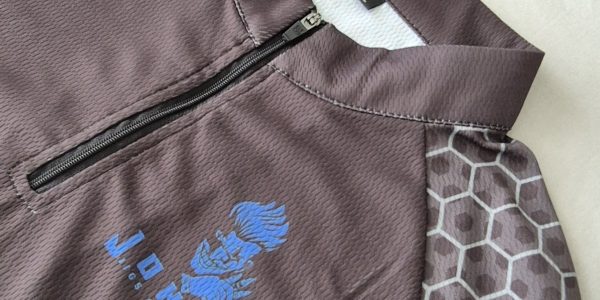 Long sleeve 1/4 zipper, collar detail with logo