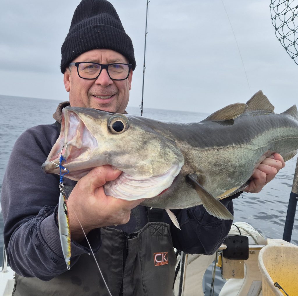 JOKER Imp slow pitch jig in Pink Silver glow